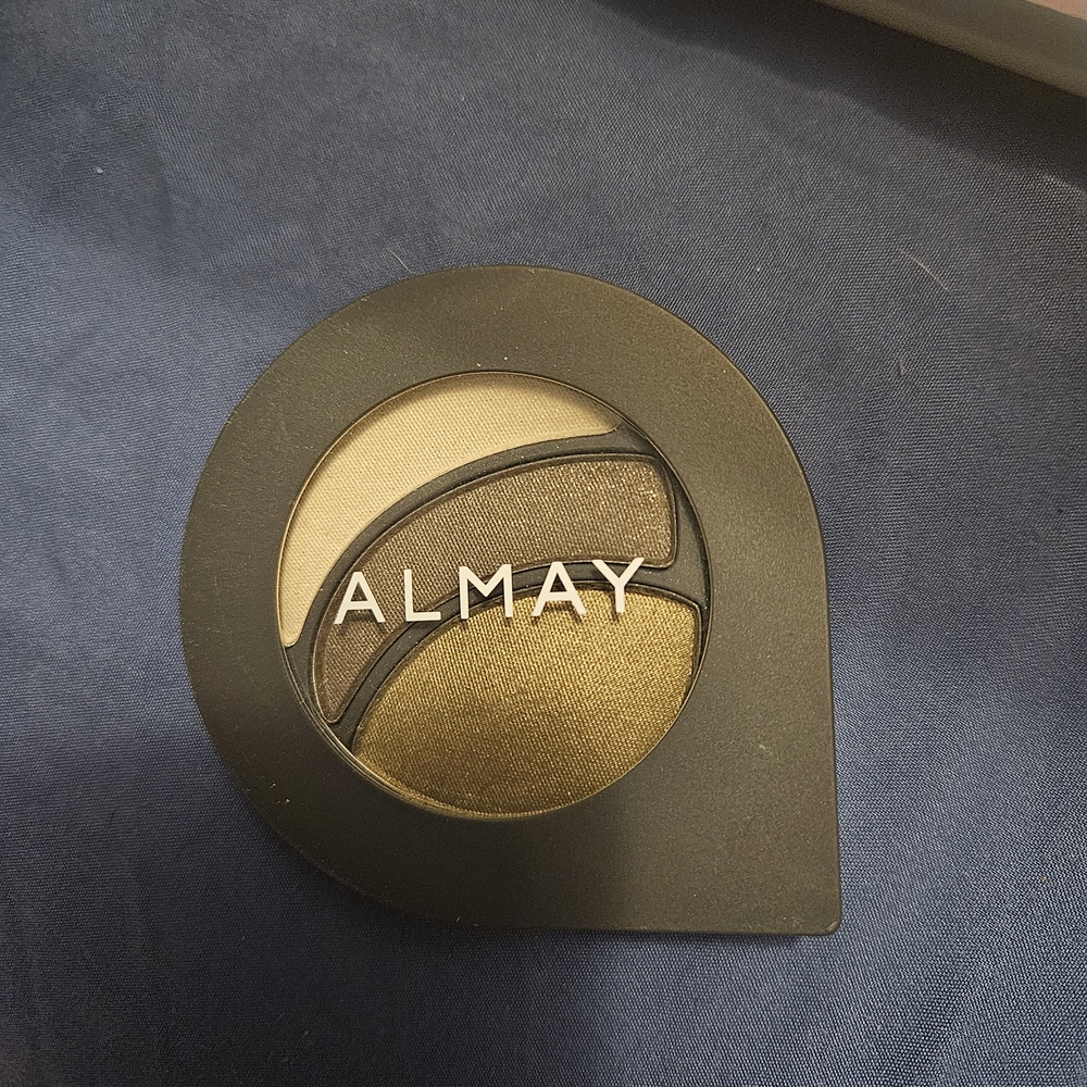 Almay Eyeshadow Palette - Gold and Black Shades